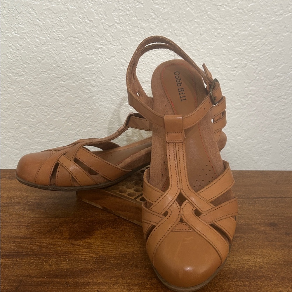 Aubrey' Sandal Cobb Hill
 Tan Leather T-Strap Low Heel Sandals - Picture 4 of 4